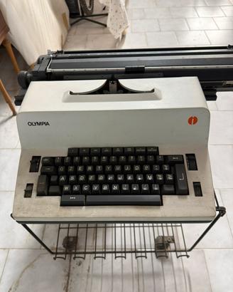 Macchina da scrivere Olympia anni 60/70