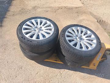 gomme 245 45 18