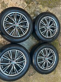 Cerchi e gomme Alfaromeo.