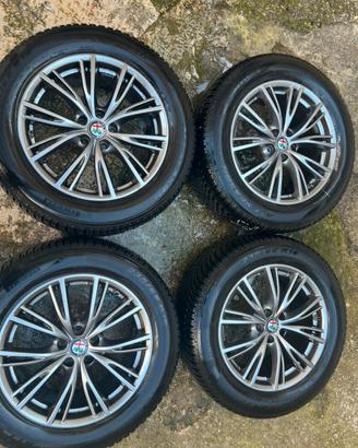 Cerchi e gomme Alfaromeo.