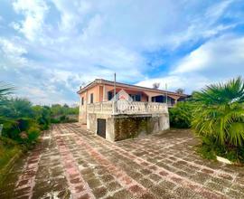 VILLA A SCHIERA D'ANGOLO A MONDRAGONE