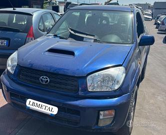 Toyota rav 4 anno 2002 ricambi auto motore buono