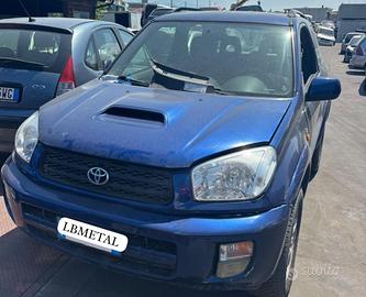Toyota rav 4 anno 2002 ricambi auto motore buono