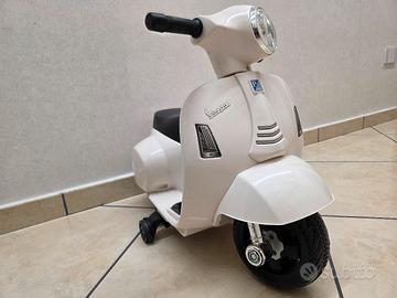 Vespa Piaggio GTS Elettrica Bambini  Bianco Lucido