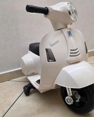 Vespa Piaggio GTS Elettrica Bambini  Bianco Lucido