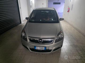 Automobile Opel Zafira 1.9 CDTI COSMO