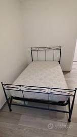Letto in ferro alla francese