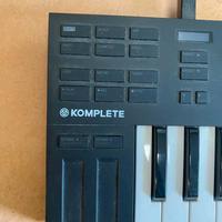KOMPLETE KONTROL M32
