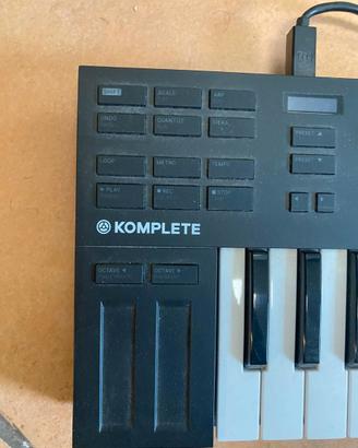 KOMPLETE KONTROL M32