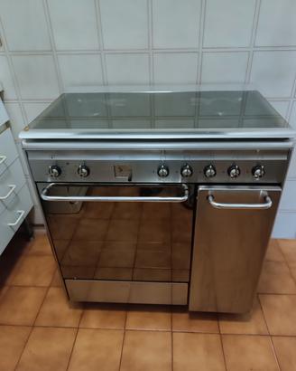 cucina  Smeg a gas con 5 fuochi 