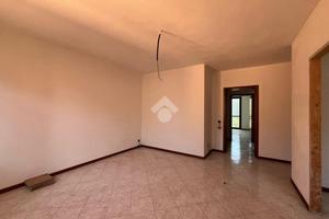 3 LOCALI A CADEO