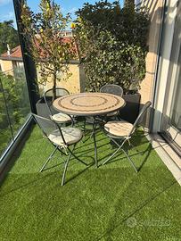 Tavolo esterno in ferro con mosaico