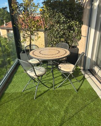 Tavolo esterno in ferro con mosaico