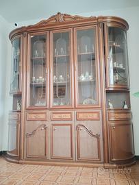 Vetrina armadio in radica di noce 