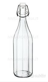 bottiglie di vino e damigiane
