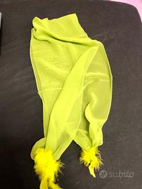 Stola decorata con applicazioni di piume