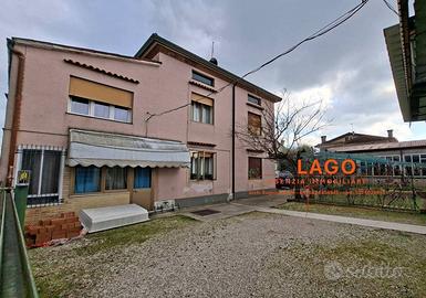Casa indipendente di 200 m² con più di 5 locali e 