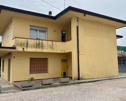 VILLETTA INDIPENDENTE CON AMPI SPAZI A FIUME VENET