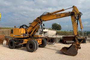 ESCAVATORE USATO GOMMATO LIEBHEER 912