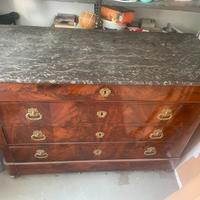 Cassettiera con piano in marmo