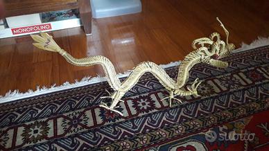 Drago paglia intrecciata