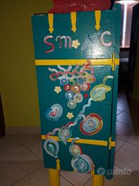 mobile decorato in noce