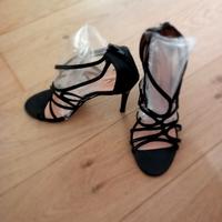 scarpe con tacco nere di pelle eleganti