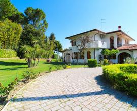 VILLA SINGOLA A TORTORETO