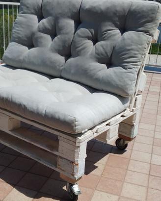 2 poltrone costruite con bancali