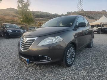 Lancia Ypsilon 1.2 69 CV 5 porte S&S Platinum