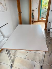 Tavolo da cucina o sala da pranzo