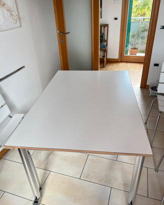Tavolo da cucina o sala da pranzo