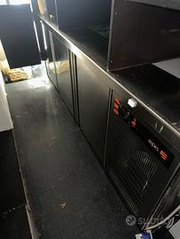 Banco refrigerato rivestito nero