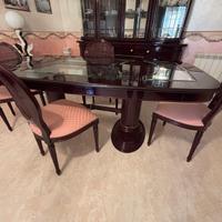 Tavolo in mogano e vetro e quattro sedie