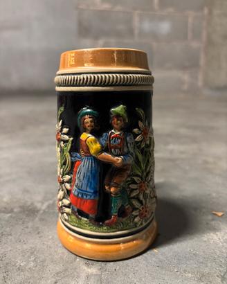 Boccale da birra vintage in ceramica a rilievo