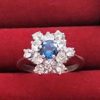 Anello d'argento con pietra semipreziosa blu