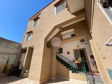 BIFAMILIARE A BOSCOTRECASE