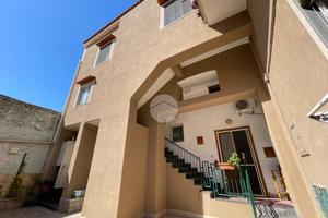 BIFAMILIARE A BOSCOTRECASE