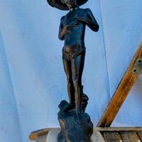 Statua in bronzo antica.