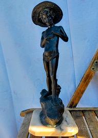 Statua in bronzo antica.