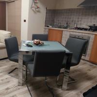 tavolo  con sedie in pelle vera bianca