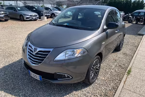 LANCIA Ypsilon 1.2 69 CV 5 porte Platinum