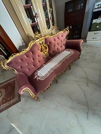 Divano, sedie, tavolino piccolo