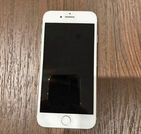 Iphone 8 con cover trasparente