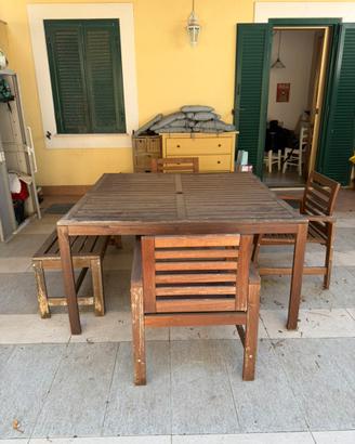 TAVOLO E SEDIE IN LEGNO DA ESTERNO