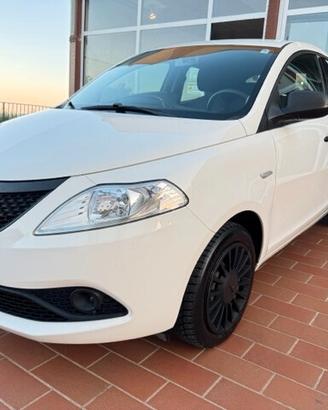 Lancia Ypsilon HYBRID soli 39000 km da 90 euro al 
