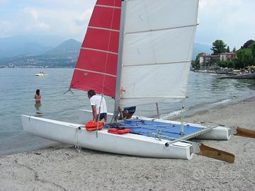 Catamarano sportivo autocostruito
