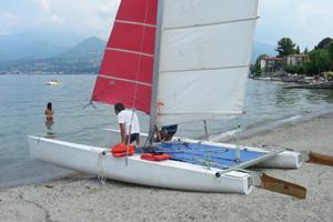 Catamarano sportivo autocostruito