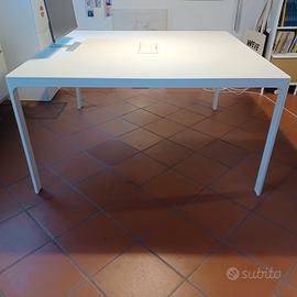 Scrivania/Tavolo riunioni IKEA "BEKANT" 140x140 cm