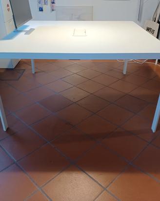 Scrivania/Tavolo riunioni IKEA "BEKANT" 140x140 cm